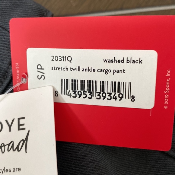 Spanx Stretch Twill Ankle Cargo Pant Washed Black Size Small NWT - Picture 11 of 11